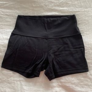 lulu align high rise shorts 4”